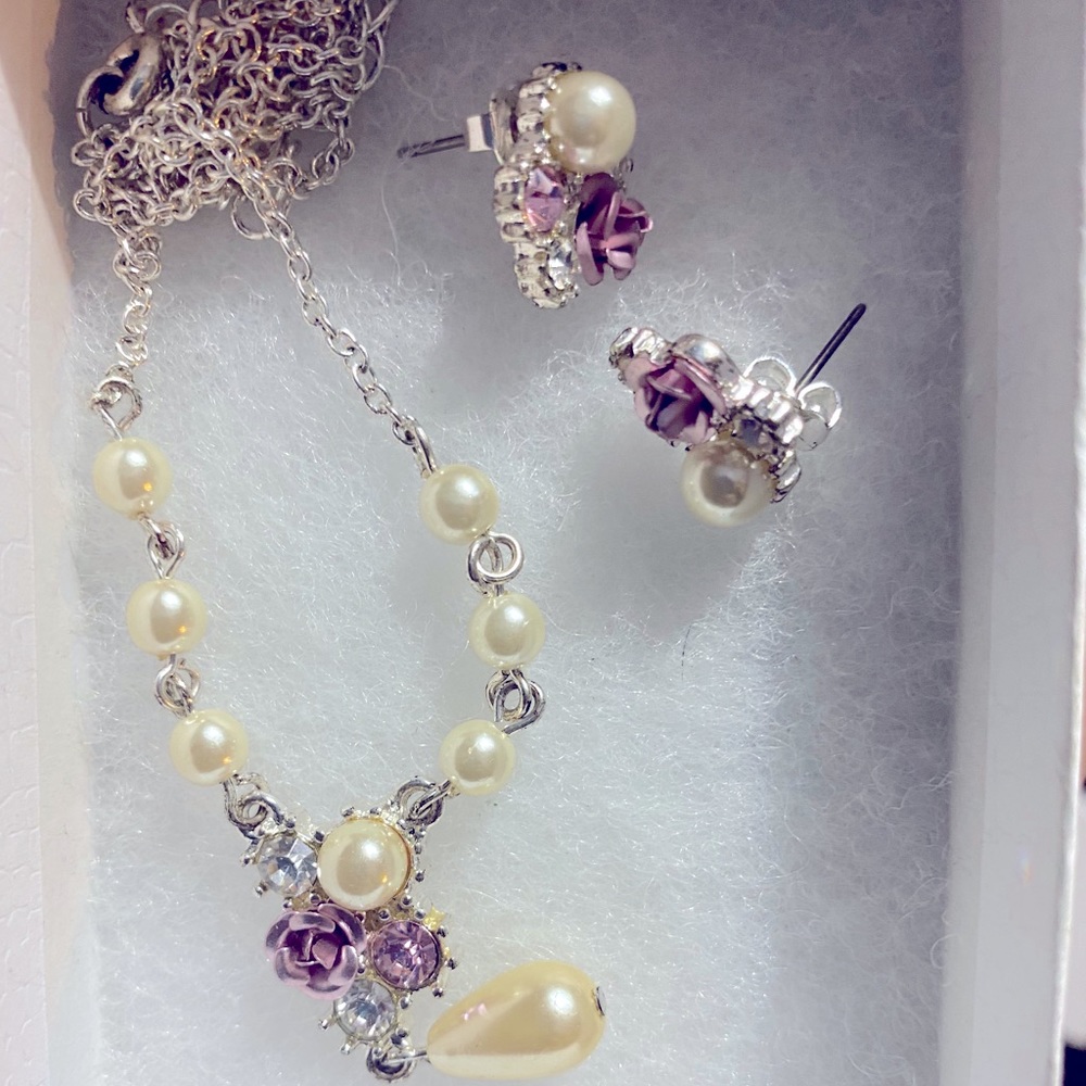 Jewelry - Picture 13 of 15